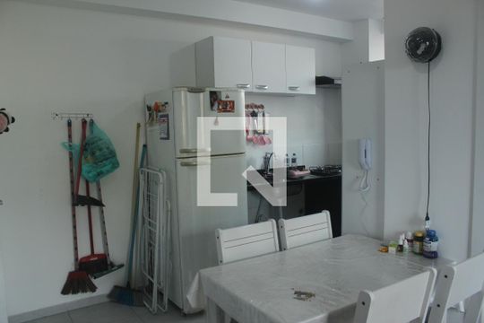 Sala/Cozinha de apartamento para alugar com 2 quartos, 40m² em Vila Inglesa, São Paulo