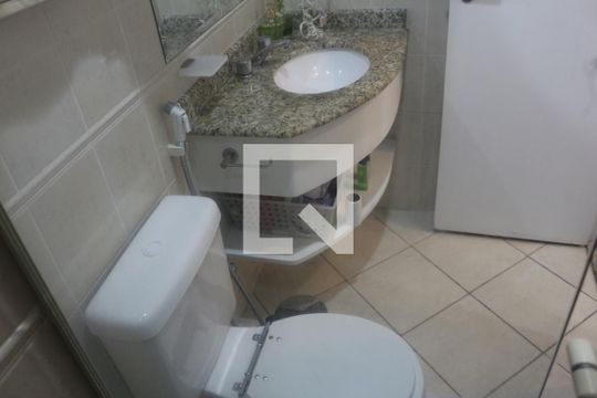 Banheiro de kitnet/studio para alugar com 1 quarto, 42m² em Santa Paula, São Caetano do Sul