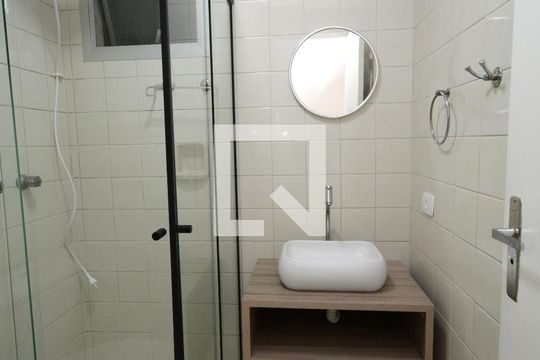 Banheiro de apartamento à venda com 3 quartos, 64m² em Vila Santana, São Paulo