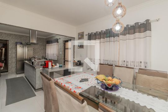 Cozinha de casa à venda com 4 quartos, 150m² em Vila Nhocuné, São Paulo