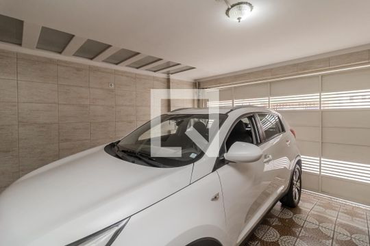 Garagem de casa à venda com 4 quartos, 150m² em Vila Nhocuné, São Paulo