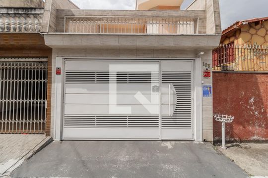 Fachada de casa à venda com 4 quartos, 150m² em Vila Nhocuné, São Paulo
