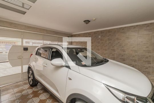 Garagem de casa à venda com 4 quartos, 150m² em Vila Nhocuné, São Paulo
