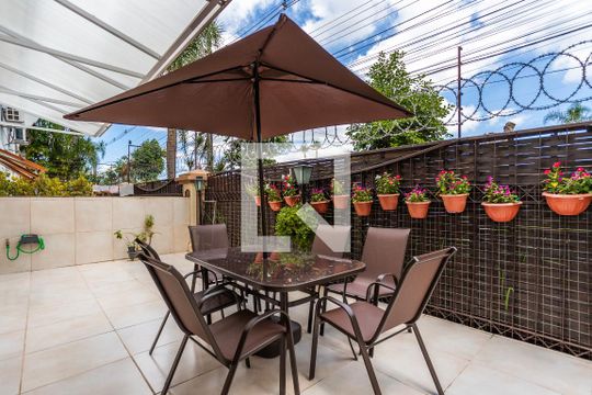 Área externa de casa de condomínio à venda com 3 quartos, 170m² em Sarandi, Porto Alegre
