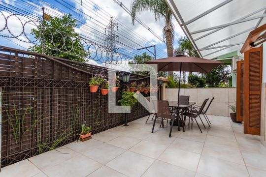 Área externa de casa de condomínio à venda com 3 quartos, 170m² em Sarandi, Porto Alegre