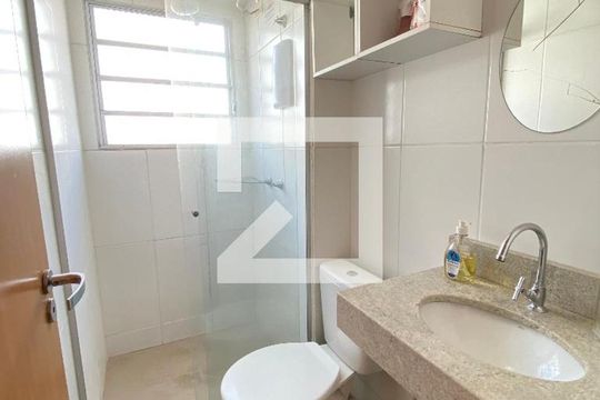 Banheiro de apartamento à venda com 2 quartos, 42m² em Igara, Canoas