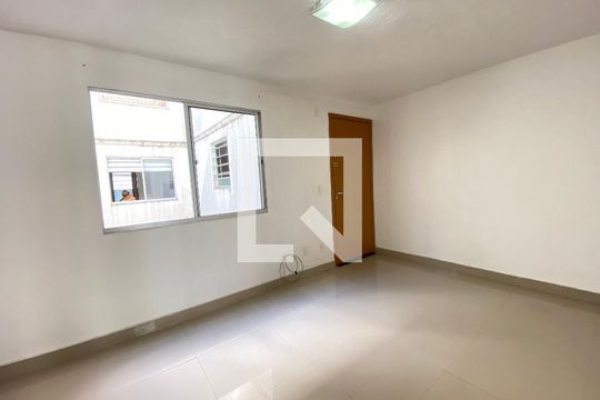 Sala de apartamento à venda com 2 quartos, 42m² em Igara, Canoas