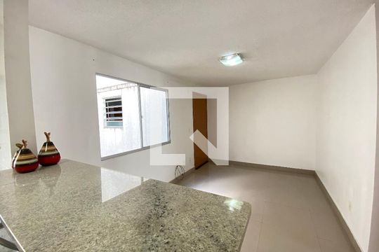 Sala de apartamento à venda com 2 quartos, 42m² em Igara, Canoas