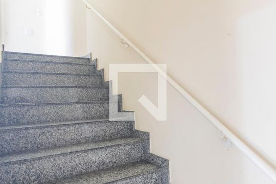 Escada de apartamento à venda com 2 quartos, 100m² em Jardim Ana Maria, Santo André