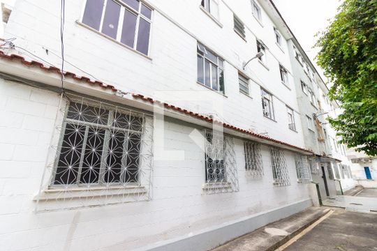 Fachada do bloco de apartamento para alugar com 3 quartos, 72m² em Vista Alegre, Rio de Janeiro