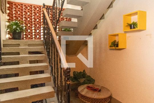 Escadas - Entrada de apartamento à venda com 3 quartos, 176m² em Jardim Guanabara, Rio de Janeiro