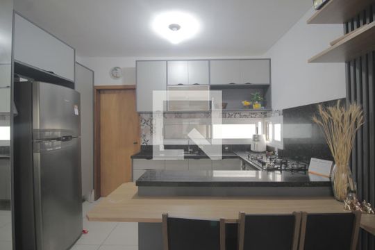 Cozinha de apartamento à venda com 2 quartos, 52m² em Harmonia, Canoas