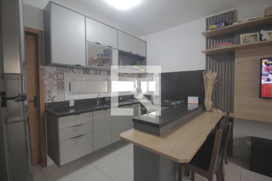Cozinha de apartamento à venda com 2 quartos, 52m² em Harmonia, Canoas
