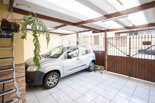 Garagem de casa à venda com 3 quartos, 150m² em Taboão, Diadema