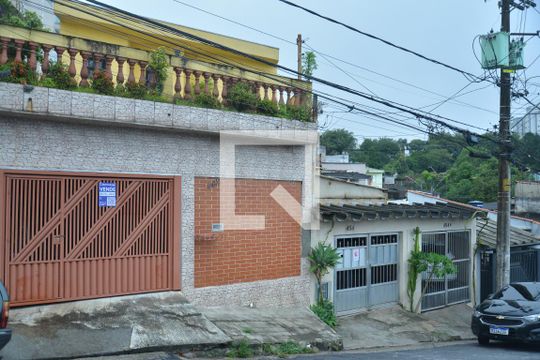 Placa de casa para alugar com 4 quartos, 196m² em Vila Bela Vista, Santo André