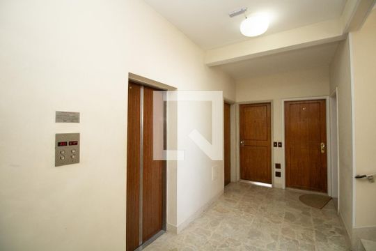 Área comum - hall do andar de apartamento à venda com 4 quartos, 123m² em Itaim Bibi, São Paulo