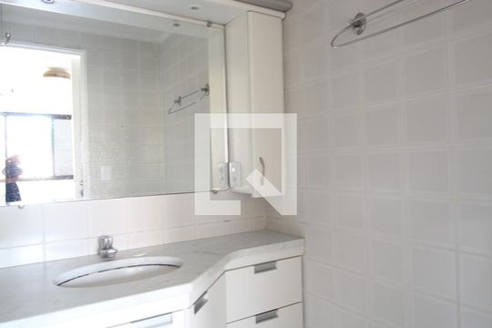 Banheiro da Suíte 1 de apartamento à venda com 3 quartos, 97m² em Santa Teresinha, São Paulo