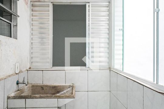 Area de Serviço de casa para alugar com 2 quartos, 45m² em Vila Brasilina, São Paulo