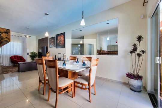 Cozinha de casa para alugar com 3 quartos, 225m² em Lot. Villa Branca, Jacareí