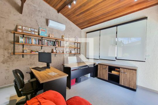 Quarto / Escritório de casa para alugar com 3 quartos, 225m² em Lot. Villa Branca, Jacareí