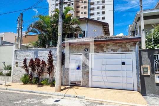 Fachada de casa para alugar com 3 quartos, 225m² em Lot. Villa Branca, Jacareí
