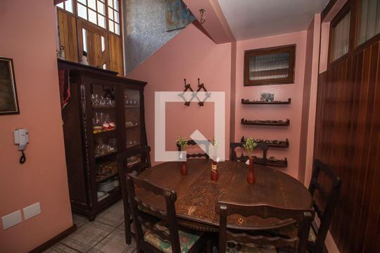 Sala 4 de casa à venda com 4 quartos, 300m² em Espírito Santo, Porto Alegre