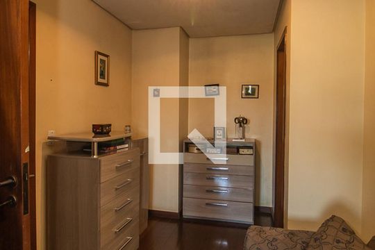 Suite de casa à venda com 4 quartos, 300m² em Espírito Santo, Porto Alegre