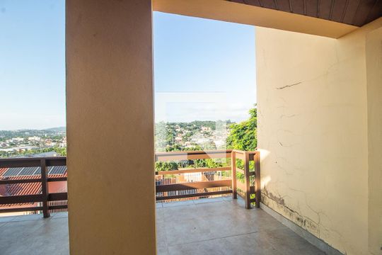 Vista de casa à venda com 4 quartos, 300m² em Espírito Santo, Porto Alegre