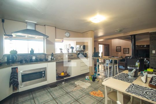 Cozinha de casa à venda com 4 quartos, 300m² em Espírito Santo, Porto Alegre
