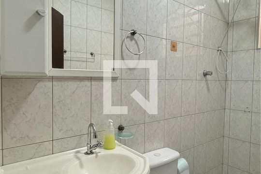 Banheiro de casa à venda com 3 quartos, 150m² em Jardim Tupanci, Barueri