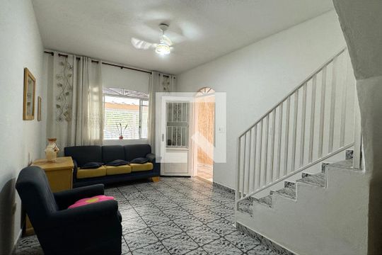Casa à venda com 3 quartos, 150m² em Jardim Tupanci, Barueri