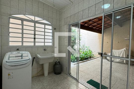 Área de Serviço de casa à venda com 3 quartos, 150m² em Jardim Tupanci, Barueri