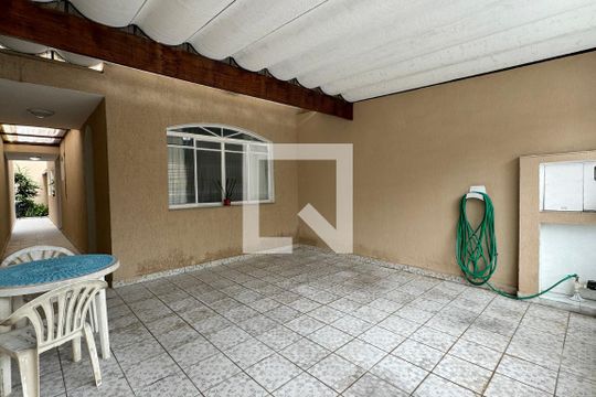 Garagem de casa à venda com 3 quartos, 150m² em Jardim Tupanci, Barueri