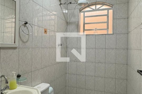 Banheiro de casa à venda com 3 quartos, 150m² em Jardim Tupanci, Barueri
