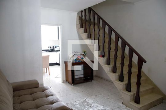 Casa à venda com 4 quartos, 210m² em Pestana, Osasco