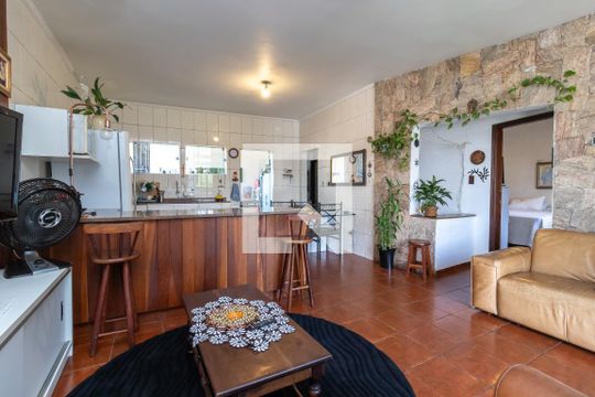 Sala de Estar de casa para alugar com 4 quartos, 200m² em Parque Monteiro Soares, São Paulo