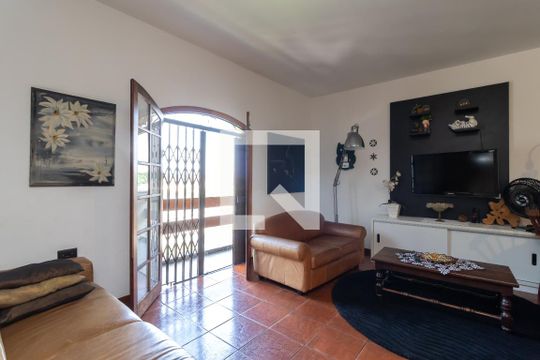 Sala de Estar de casa para alugar com 4 quartos, 200m² em Parque Monteiro Soares, São Paulo