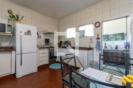 Casa à venda com 4 quartos, 200m² em Parque Monteiro Soares, São Paulo