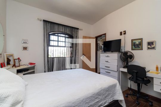Suíte de casa para alugar com 4 quartos, 200m² em Parque Monteiro Soares, São Paulo