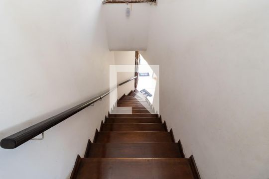 Escada de casa à venda com 4 quartos, 200m² em Parque Monteiro Soares, São Paulo