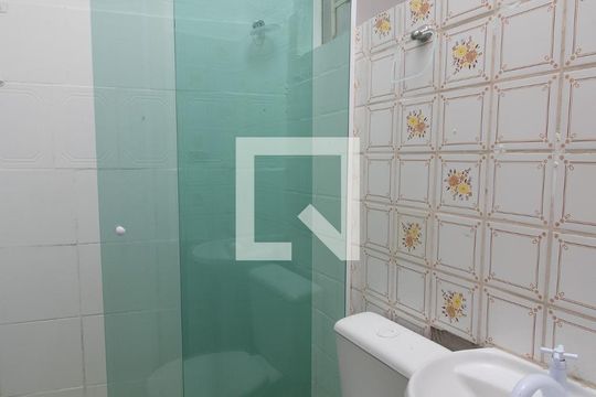 Banheiro de casa à venda com 1 quarto, 60m² em Vila Jardim, Porto Alegre