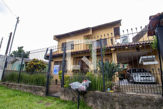Fachada de casa à venda com 1 quarto, 60m² em Vila Jardim, Porto Alegre