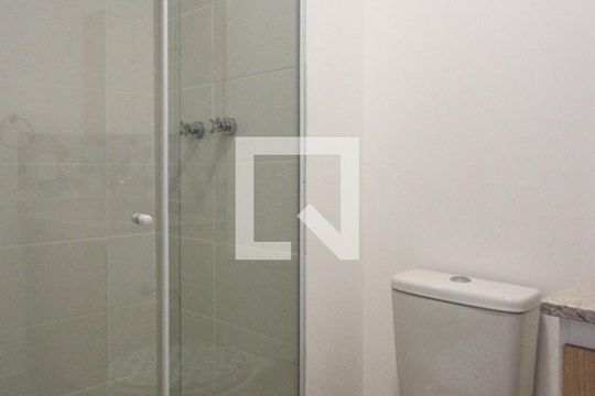 Banheiro de apartamento para alugar com 1 quarto, 30m² em Vila Independência, São Paulo