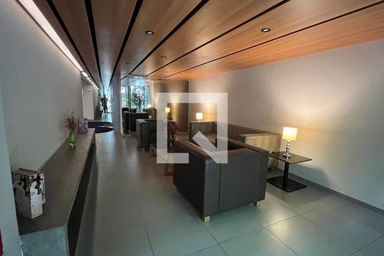 Hall de entrada de apartamento para alugar com 1 quarto, 54m² em Sumaré, São Paulo