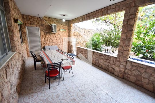 Varanda de casa para alugar com 3 quartos, 300m² em Quintino Bocaiúva, Rio de Janeiro
