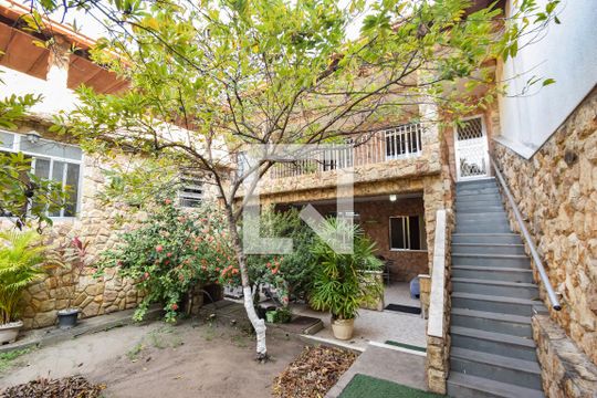 Fachada de casa para alugar com 3 quartos, 300m² em Quintino Bocaiúva, Rio de Janeiro