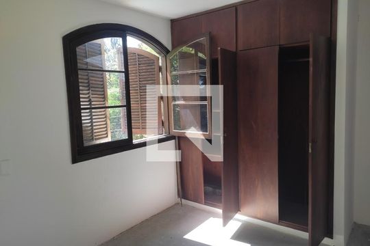 Quarto de casa à venda com 4 quartos, 322m² em Jardim das Vertentes, São Paulo
