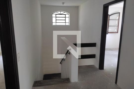 Corredor de casa à venda com 4 quartos, 322m² em Jardim das Vertentes, São Paulo