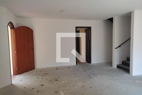 Sala de casa à venda com 4 quartos, 322m² em Jardim das Vertentes, São Paulo