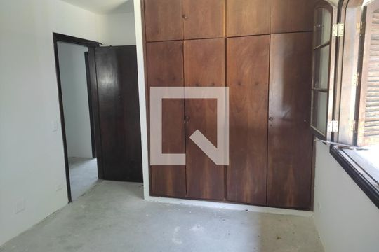 Quarto de casa à venda com 4 quartos, 322m² em Jardim das Vertentes, São Paulo